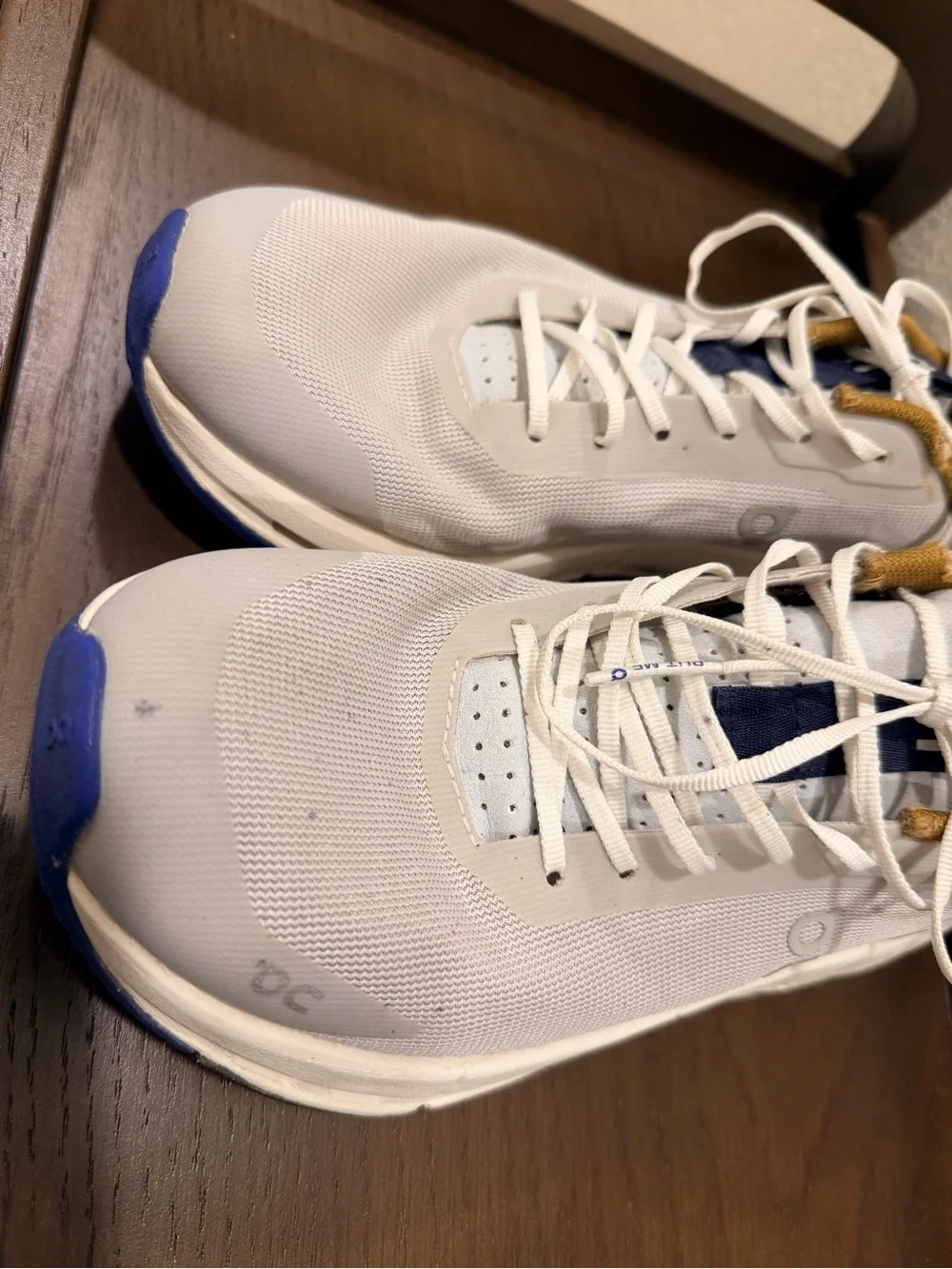 On Running women’s Sneakers in White, Navy & Tan size 7
